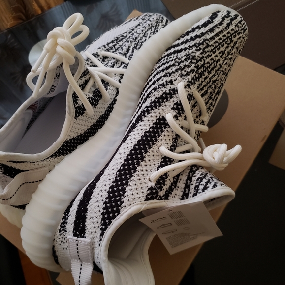 Yeezy boost 350 v2 zebra brand new!!$650 obo - Picture 2 of 3